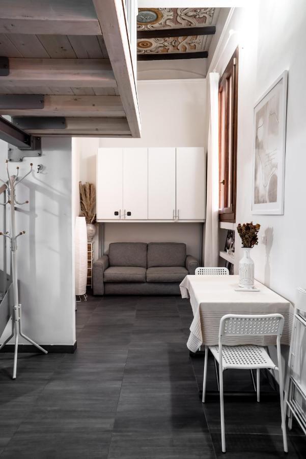 Charming Frescoed Loft Apartment Bologna Luaran gambar
