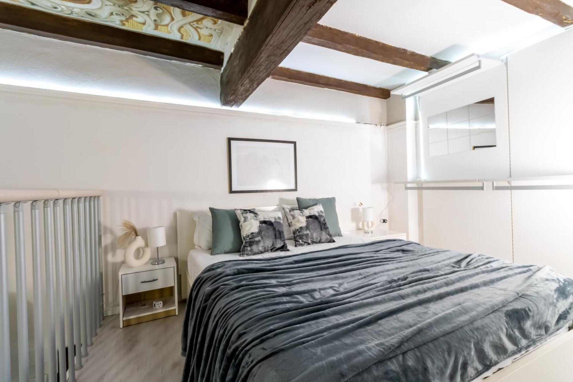 Charming Frescoed Loft Apartment Bologna Luaran gambar